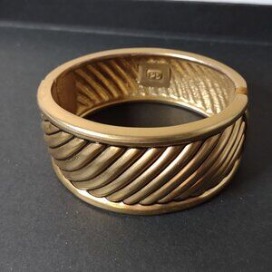 6.75 Inch Heavy Gold Tone Hinged Bracelet